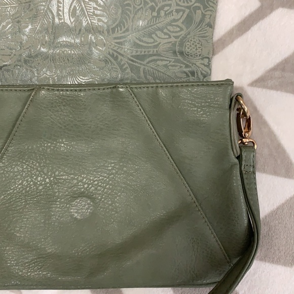 Francesca’s Green Crossbody Bag - Picture 5 of 5